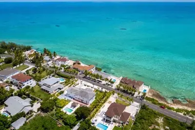 Image de Fabulous Seaside Retreat, Sleeps 21, Walk to the Beach! 10% Weekly Discount!