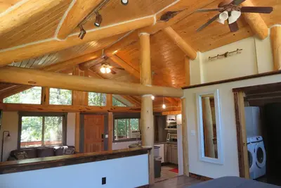 Image de Lofted Studio Apartment nestled in the Whitefish Mountain Range.