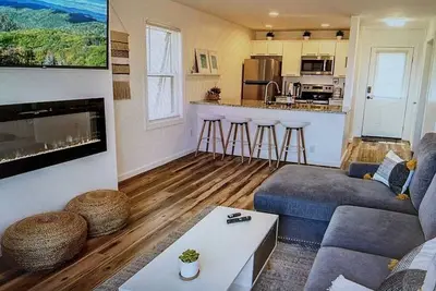Image de Cozy Elk Hideaway - Walk to Ski Slopes! ! !