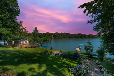 Image de New Listing - Retreat to this Peaceful Family Lake Marie Cabin