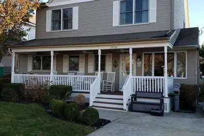 Image de Large Family Beach Home in Heart of Cape May - Pet Friendly!