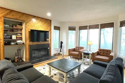 Image de Hot Tub! 4br Spacious Townhome 1 Mi to Wintergreen Slopes + Shuffleboard Table