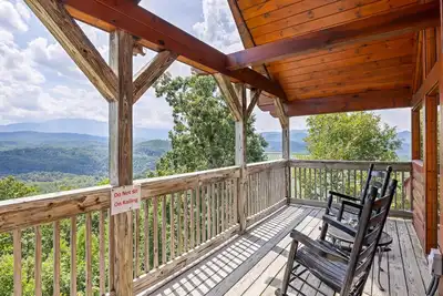Image de High Mountain Mist - A Beautiful 4 Bedroom Cabin in Starr Crest Resort w/ Hot Tub and Pool Table!