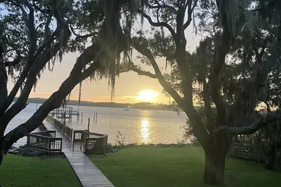 Image de Spectacular Beaufort Waterfront Home with Private Beach, Dock and Sunsets