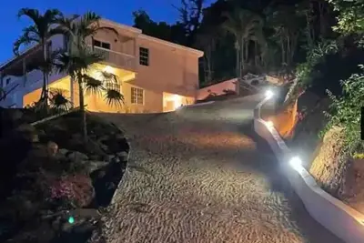 Image de Home on the Hill with Ocean View