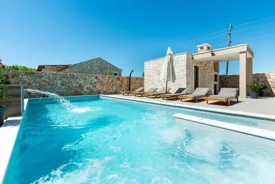 Image de Maison de vacances pour 8 personnes env. 220 qmà Privlaka, Dalmatie (Nord de la Dalmatie)