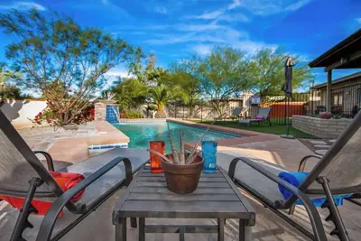 Image de Mid century oasis with beautiful surroundings+ Tesla charger available