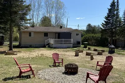 Image de On La Lièvre river - Lovely cottage with private beach, pet friendly and Wi-Fi!
