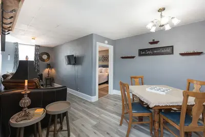 Image de Cozy Apartment with Deck 1 Min. from Mississippi River & National Eagle Center.