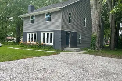 Image de Lake House on the Island!