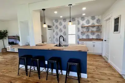 Image de Downtown Grand Haven stylish retreat