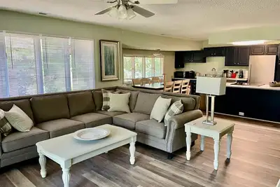 Image de Renovated Golf Front! Short commute to Ft. Bragg - Pets Allowed Upon Approval