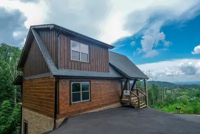 Image de Chestnut Bearadise - Hot Tub, Dollywood Fireworks & King Beds