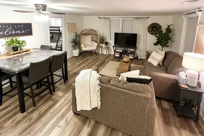 Boho Beach Bungalow with new deck walking distance from the Gulf