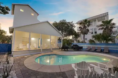 Image de Flirty Flamingo- Pet-Friendly Vacation Home Near Beach with Private Pool Area