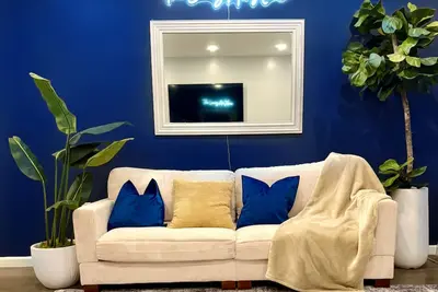 Image de Cozy King Bed suite w/ free Parking, Self check in and WiFi