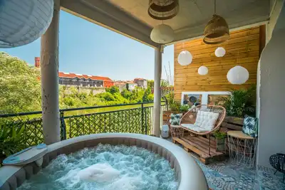 Image de Villanueva, maison de caractère avec Jacuzzi et vue panoramique sur le Lot!