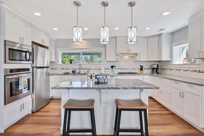 Image de Northside Cozy Updated Farmhouse