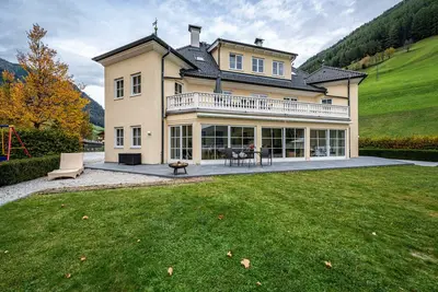 Image de Studio 'Alpen Living 1st Floor Small' avec vue sur les montagnes, bain à remous & Wi-Fi