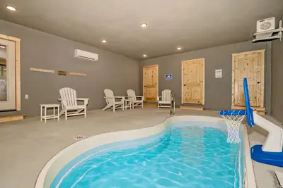 Image de Peaks for Itself: Indoor Pool, Game Room, Hot Tub, Top Amenities, close to Attractions!
