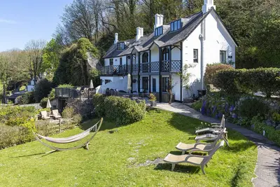 Image de 3 Bed Cove Cottage - Sleeps 6 guests in 3 bedrooms