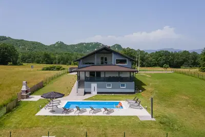 Image de Countryside villa with pool