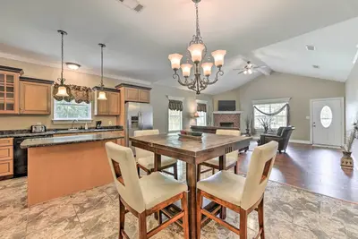 Image de Gorgeous Home w/ Fireplace, Near St Louis Bay