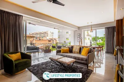 Image de Big corner balcony, pool & gym
