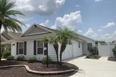 Image de Location! Location! Location! Walking distance to Lake Sumter Landing!
