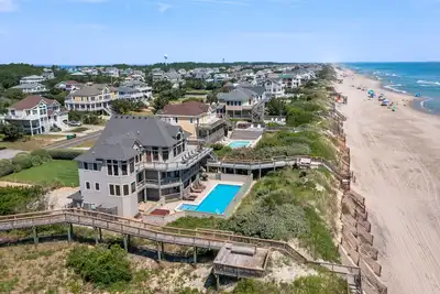 Dutch Treat: Oceanfront | Private Pool | Elevator