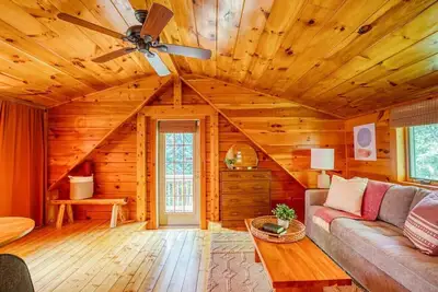 Image de Berkshires Log Cabin by Evergreen Home