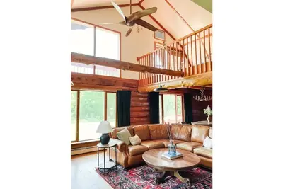 Image de Stunning & Spacious Log-Construction Pocono Lodge