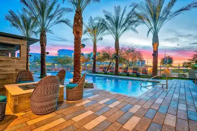 Image de Modern 2br CozySuites on the Town Lake waterfront! 06