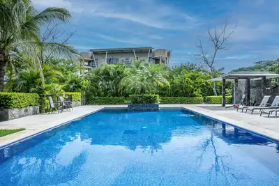 Image de La Perla #132 Ocean View Condo, Shared Pool & Gym