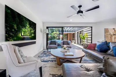 Image de Capri Waterfront Oasis Pool, 4bd steps to Surfers