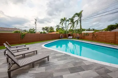 Image de Modern New Villa w\/Cabana+Fire Pit & Fun Games