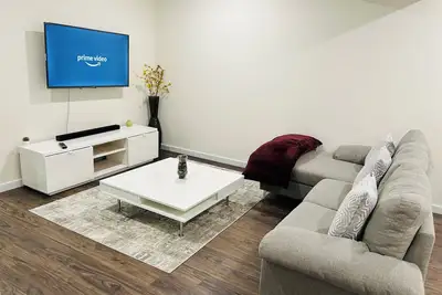 Image de Beautiful 1 bedroom basement suite with free wifi and Amazon prime