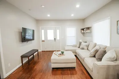 Image de Spacious 5bd Home W Game Room!