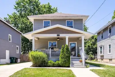 Image de Incredible 3 bed Oakley Square Charmer! Enjoy everything Oakley! Best location!