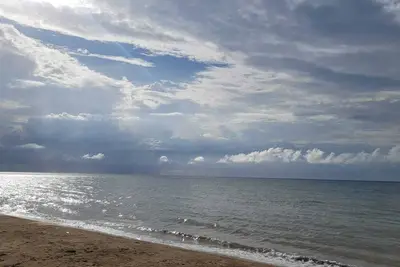 Image de Beautiful sunsets & steps from the beach! Comfortable apartment, great location!