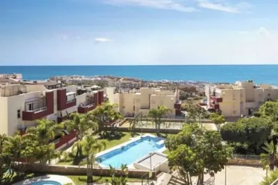 Image de Ático Duplex en Benalmádena Vistas al mar y Montaña dos Habitaciones