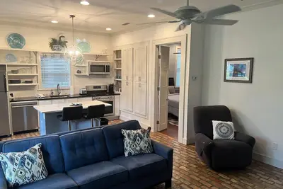 Image de Private guest apartment minutes from beach