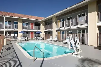 Image de Comfort and Convenience in Signature Temecula! Free Parking, Onsite Pool