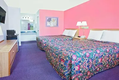 Image de Relax and Unwind in Knights Inn Muskogee! 2 Comfortable Units, Free Parking