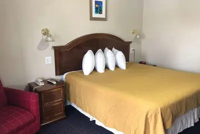 Image de Comfort Meets Affordability in Knights Inn Harrisonville! Pet-friendly Property