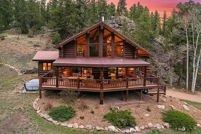 Image de Classic Log Cabin near Rocky Mt Nat'l Park and Ski