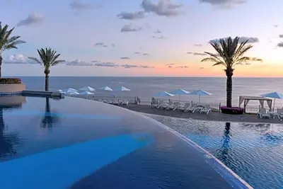 Image de \"Super Presidential\" 2 Bd, 2 ba Unit 5 star oceanfront Cabo resort.