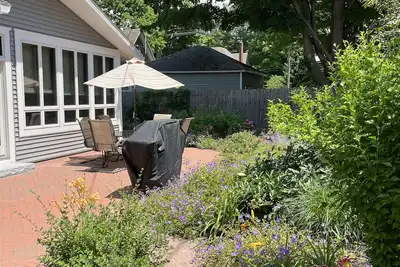 Image de Welcome! Cozy large house to make memories of laughter and joy by the Big Blue!