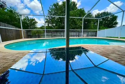 Image de Tampa Getaway Heated Pool House