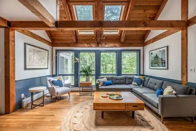 Image de Sunny, Modern Family Retreat